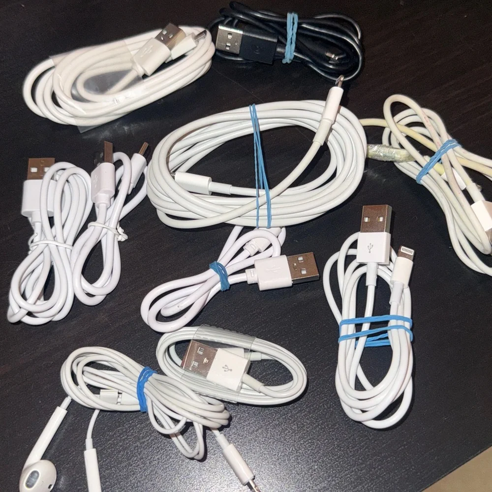 Assorted White Mobile Charging & Earbud Cable Pack